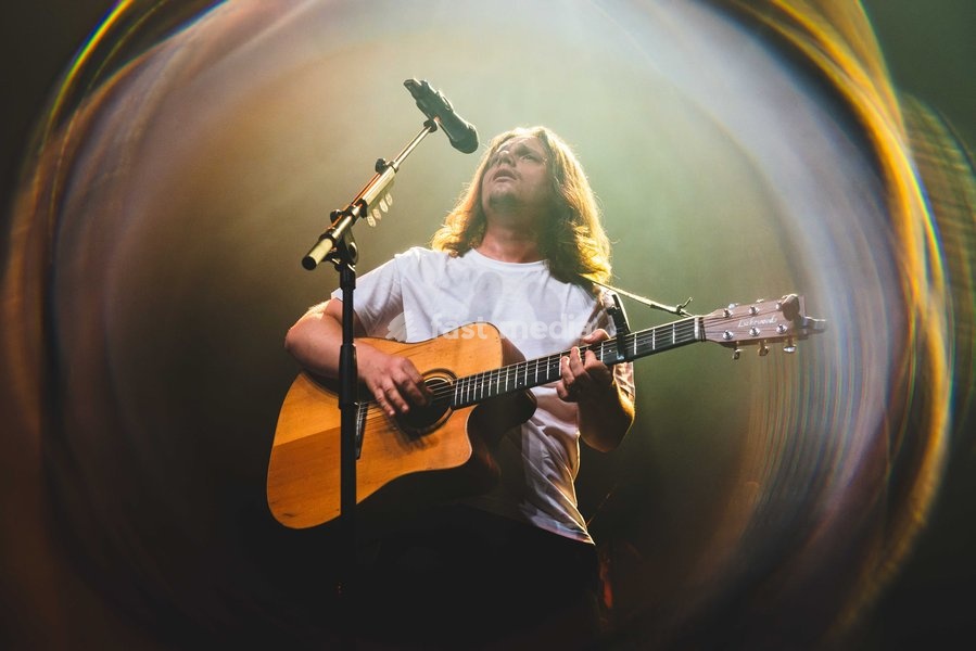 Jamie Webster performing live at O2 Academy Glasgow. The acclaimed Liverpudlian singer-songwriter brought his signature rock and roll sound to the renowned venue. Known for his passionate vocal delivery and rousing anthems, Webster delivered a captivating headline set blending foot-stomping indie…