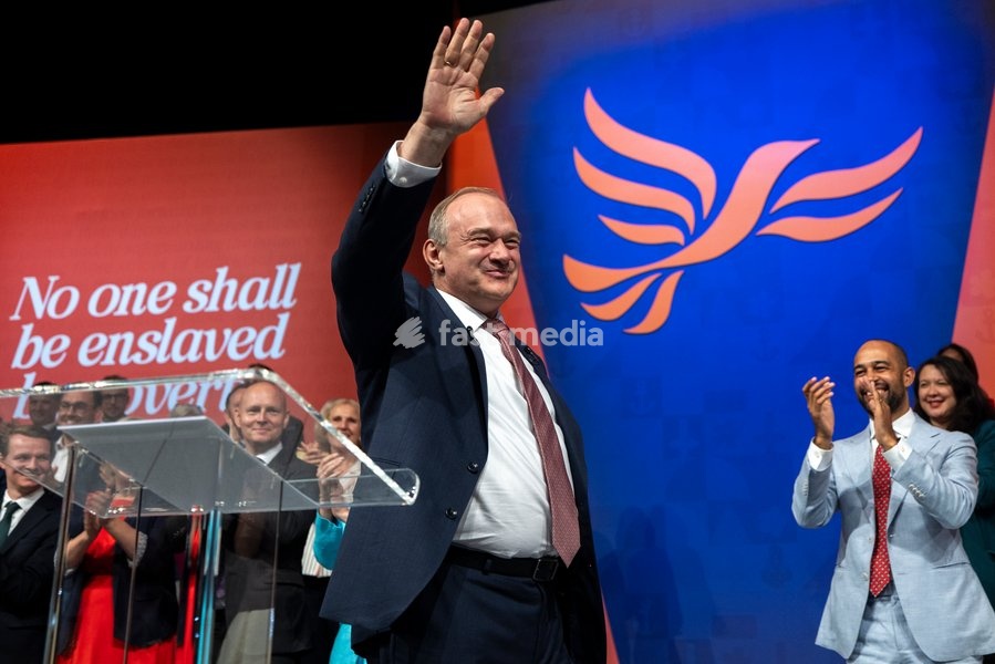 22 September 2026 – Brighton, UK. Liberal Democrat leader Sir Ed Davey delivers his leader’s speech on the final day of the Liberal Democrats’ Autumn Conference at the Brighton Centre. Davey set out the party’s proposals on income tax cuts, closer economic relations with the European Union and…