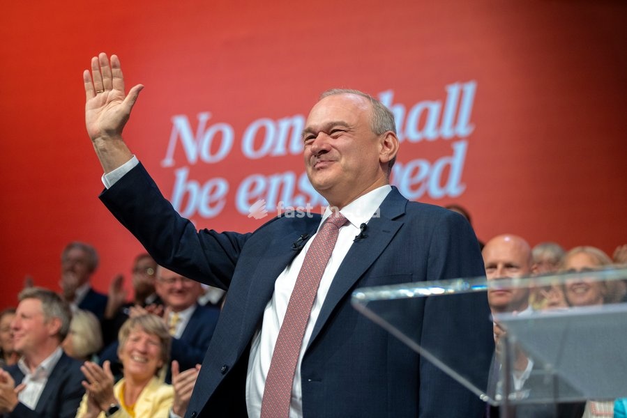22 September 2026 – Brighton, UK. Liberal Democrat leader Sir Ed Davey delivers his leader’s speech on the final day of the Liberal Democrats’ Autumn Conference at the Brighton Centre. Davey set out the party’s proposals on income tax cuts, closer economic relations with the European Union and…