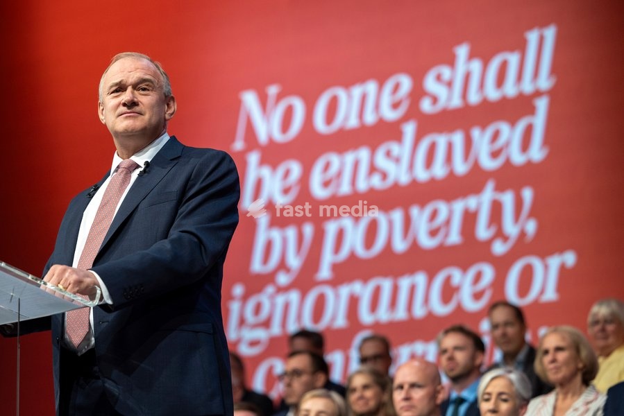 22 September 2026 – Brighton, UK. Liberal Democrat leader Sir Ed Davey delivers his leader’s speech on the final day of the Liberal Democrats’ Autumn Conference at the Brighton Centre. Davey set out the party’s proposals on income tax cuts, closer economic relations with the European Union and…