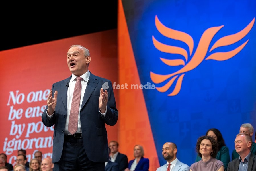 22 September 2026 – Brighton, UK. Liberal Democrat leader Sir Ed Davey delivers his leader’s speech on the final day of the Liberal Democrats’ Autumn Conference at the Brighton Centre. Davey set out the party’s proposals on income tax cuts, closer economic relations with the European Union and…