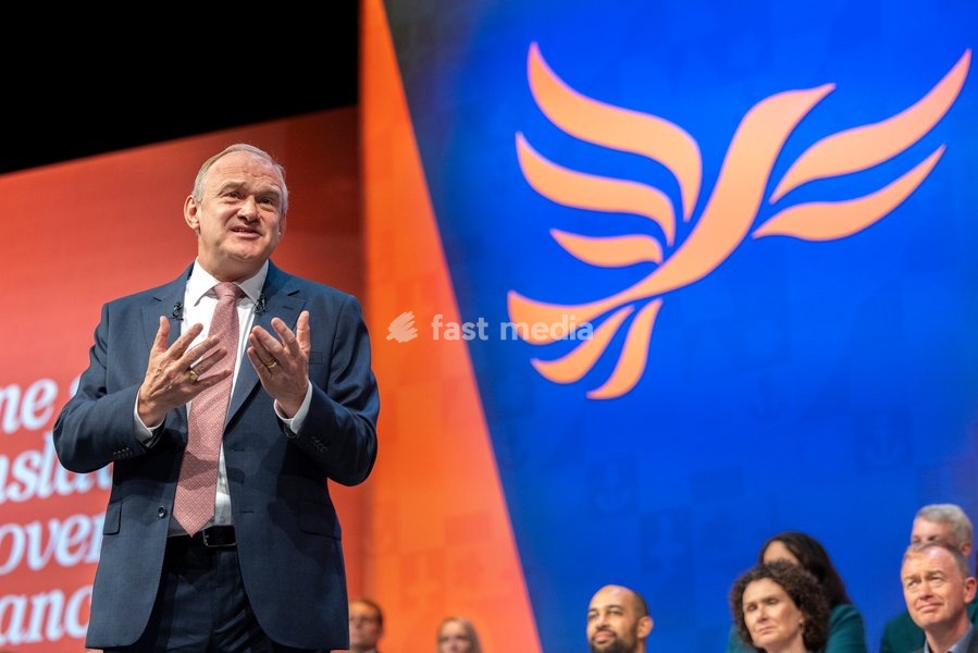 22 September 2026 – Brighton, UK. Liberal Democrat leader Sir Ed Davey delivers his leader’s speech on the final day of the Liberal Democrats’ Autumn Conference at the Brighton Centre. Davey set out the party’s proposals on income tax cuts, closer economic relations with the European Union and…