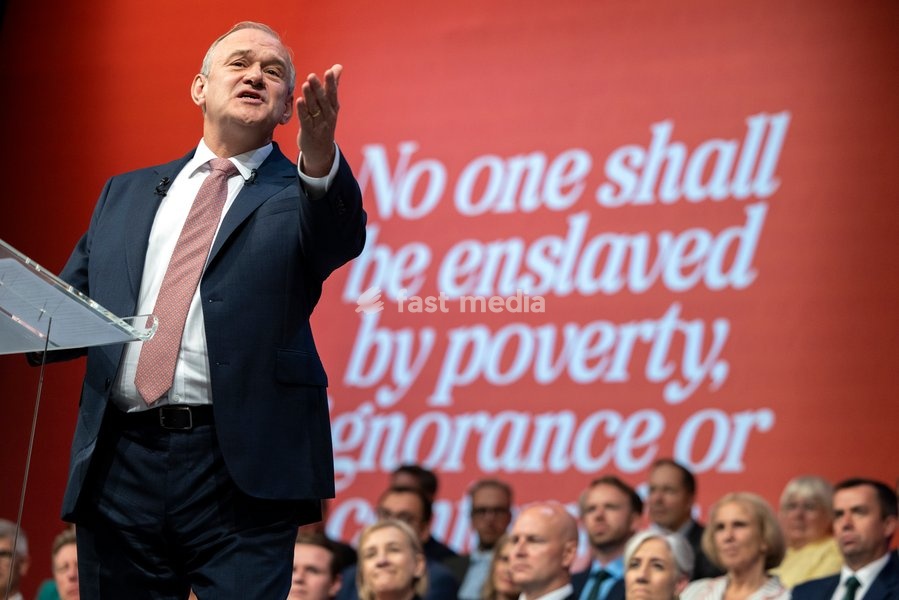 22 September 2026 – Brighton, UK. Liberal Democrat leader Sir Ed Davey delivers his leader’s speech on the final day of the Liberal Democrats’ Autumn Conference at the Brighton Centre. Davey set out the party’s proposals on income tax cuts, closer economic relations with the European Union and…