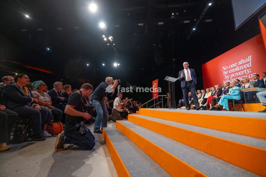 22 September 2026 – Brighton, UK. Liberal Democrat leader Sir Ed Davey delivers his leader’s speech on the final day of the Liberal Democrats’ Autumn Conference at the Brighton Centre. Davey set out the party’s proposals on income tax cuts, closer economic relations with the European Union and…