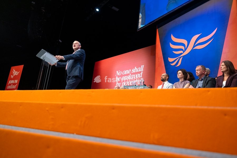 22 September 2026 – Brighton, UK. Liberal Democrat leader Sir Ed Davey delivers his leader’s speech on the final day of the Liberal Democrats’ Autumn Conference at the Brighton Centre. Davey set out the party’s proposals on income tax cuts, closer economic relations with the European Union and…