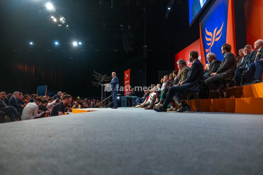 22 September 2026 – Brighton, UK. Liberal Democrat leader Sir Ed Davey delivers his leader’s speech on the final day of the Liberal Democrats’ Autumn Conference at the Brighton Centre. Davey set out the party’s proposals on income tax cuts, closer economic relations with the European Union and…