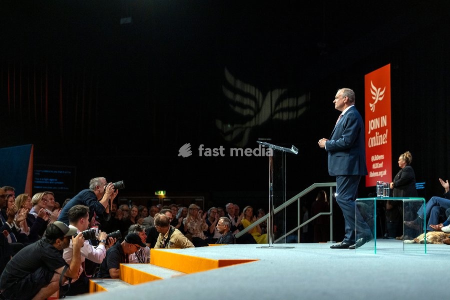 22 September 2026 – Brighton, UK. Liberal Democrat leader Sir Ed Davey delivers his leader’s speech on the final day of the Liberal Democrats’ Autumn Conference at the Brighton Centre. Davey set out the party’s proposals on income tax cuts, closer economic relations with the European Union and…