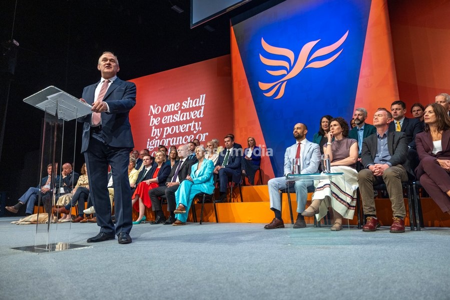 22 September 2026 – Brighton, UK. Liberal Democrat leader Sir Ed Davey delivers his leader’s speech on the final day of the Liberal Democrats’ Autumn Conference at the Brighton Centre. Davey set out the party’s proposals on income tax cuts, closer economic relations with the European Union and…