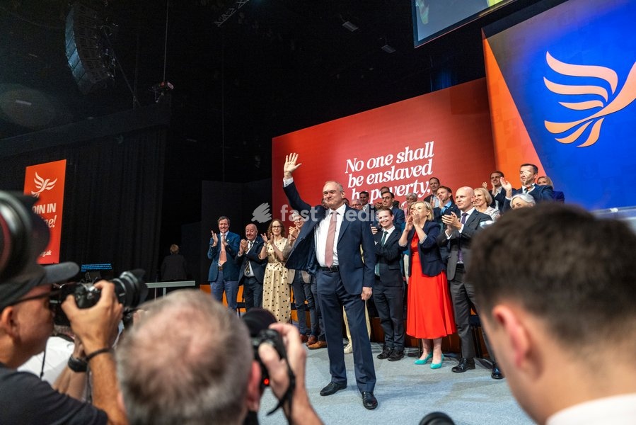 22 September 2026 – Brighton, UK. Liberal Democrat leader Sir Ed Davey delivers his leader’s speech on the final day of the Liberal Democrats’ Autumn Conference at the Brighton Centre. Davey set out the party’s proposals on income tax cuts, closer economic relations with the European Union and…