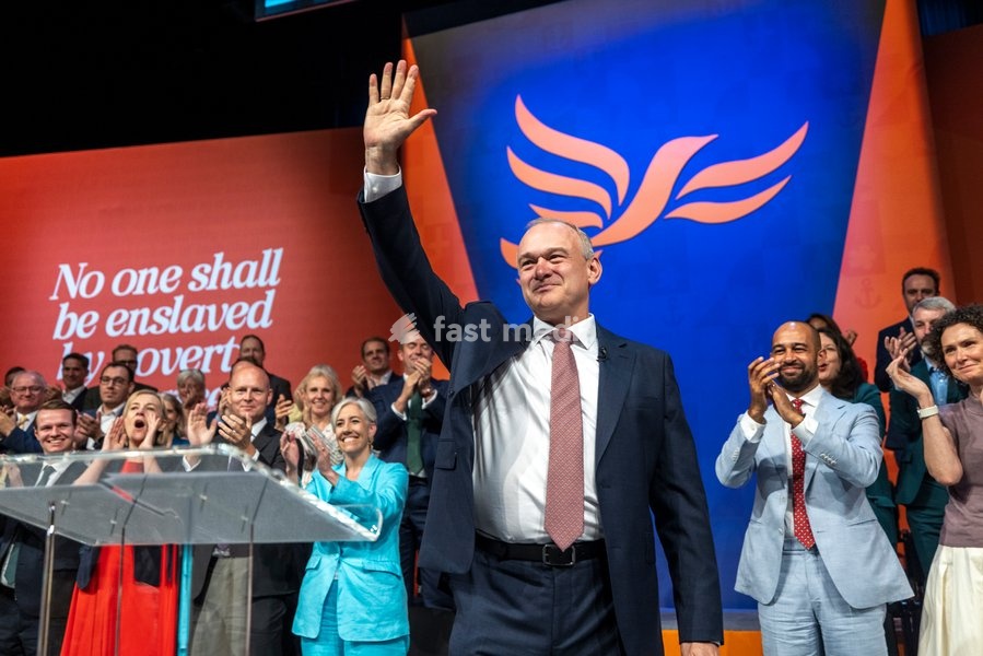22 September 2026 – Brighton, UK. Liberal Democrat leader Sir Ed Davey delivers his leader’s speech on the final day of the Liberal Democrats’ Autumn Conference at the Brighton Centre. Davey set out the party’s proposals on income tax cuts, closer economic relations with the European Union and…