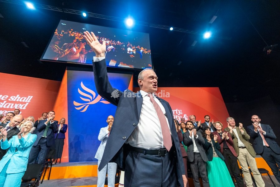 22 September 2026 – Brighton, UK. Liberal Democrat leader Sir Ed Davey delivers his leader’s speech on the final day of the Liberal Democrats’ Autumn Conference at the Brighton Centre. Davey set out the party’s proposals on income tax cuts, closer economic relations with the European Union and…