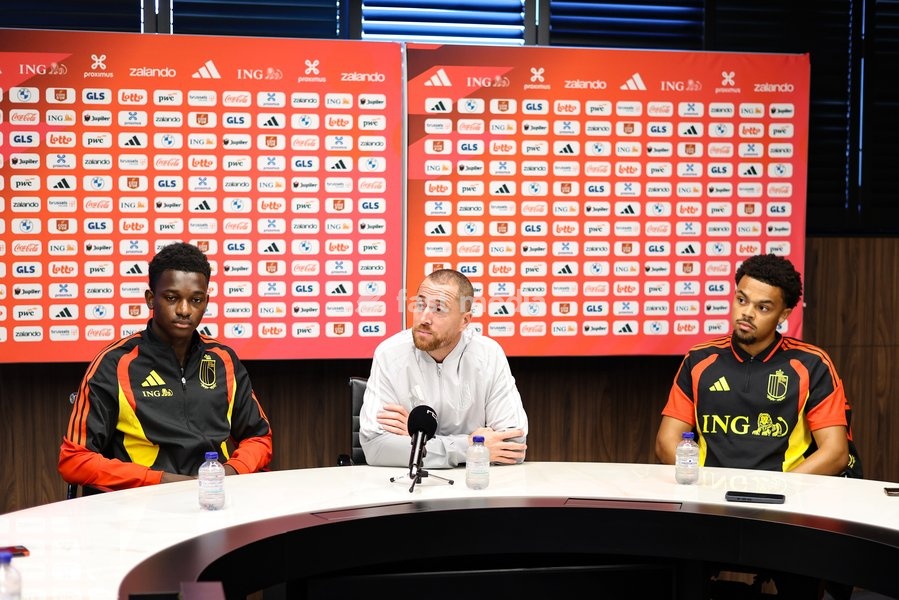 Belgium's Jesse Bisiwu; Belgium's U21 head coach Gil Swerts and Belgian Lucas Noubi pictured during a press conference of the Red Devils U21 youth team, the Belgian youth national soccer team, at the national training center in Tubize, Wednesday 23 September 2026. The team is preparing for fixtures…