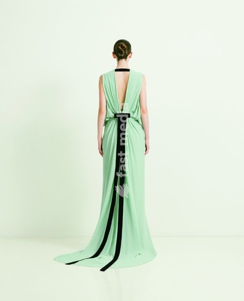 The CURIEL Spring/Summer 2027 Collection explores the subtle relationship between structure, air and the body, revealing the intimate layers that exist between garment and skin. Linings meet outer fabrics, pleats cast shifting shadows, and embroidery and beading emerge quietly in the light,…