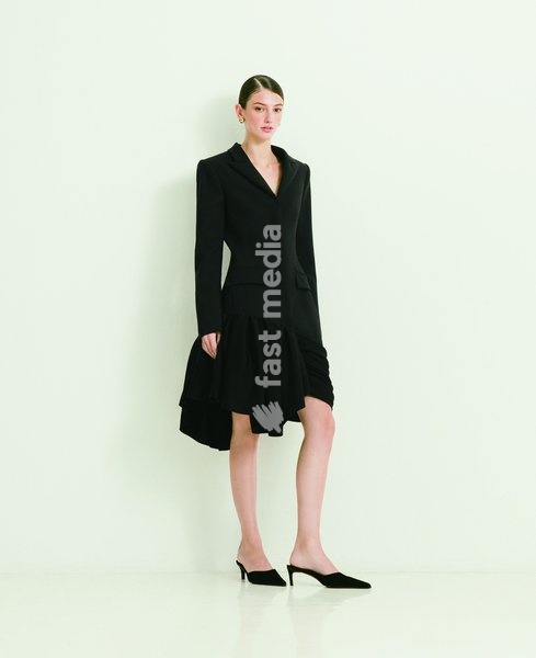 The CURIEL Spring/Summer 2027 Collection explores the subtle relationship between structure, air and the body, revealing the intimate layers that exist between garment and skin. Linings meet outer fabrics, pleats cast shifting shadows, and embroidery and beading emerge quietly in the light,…
