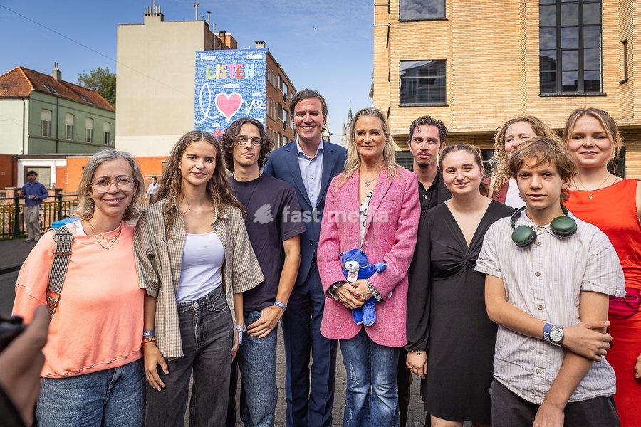 Gent Mayor Mathias De Clercq and Princess Delphine and students pictured during a press event with the inauguration of the 'Warme William' mural, created in collaboration with Princess Delphine and inspired by the stories of seven young people from Gent, Wednesday 23 September 2026, in Gent