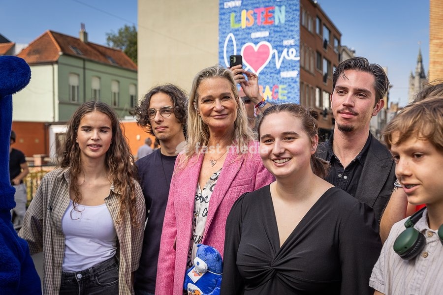 Princess Delphine and students pictured during a press event with the inauguration of the 'Warme William' mural, created in collaboration with Princess Delphine and inspired by the stories of seven young people from Gent, Wednesday 23 September 2026, in Gent