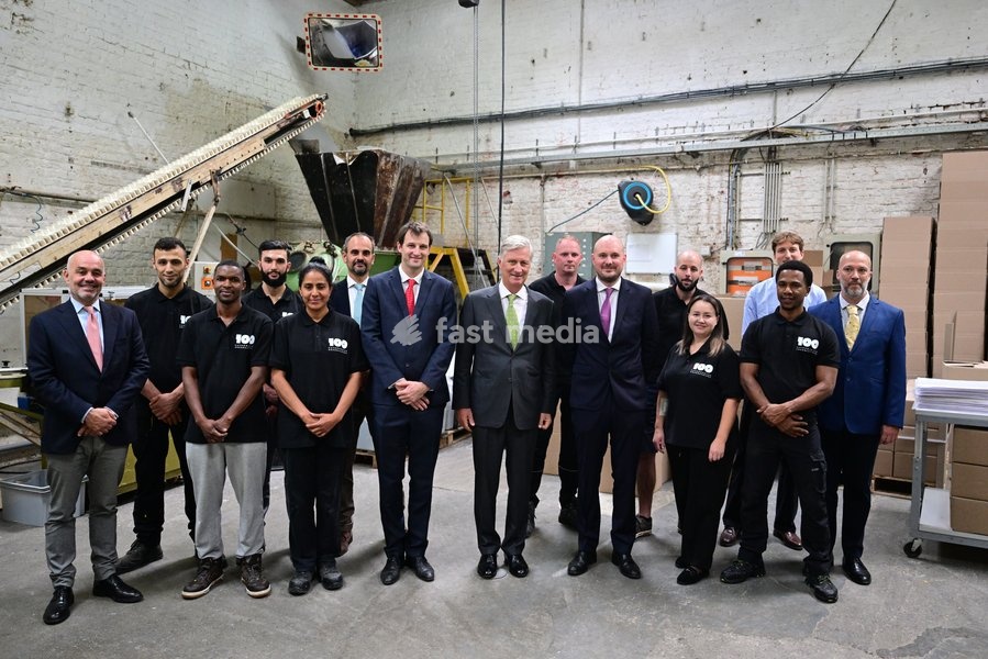 King Philippe - Filip of Belgium (C) poses for a family photo at a royal visit to the Savonneries Bruxelloises soap manufacturer in Laeken, where the King will inaugurate the factory’s new building to mark its centennial, on Wednesday 23 September 2026