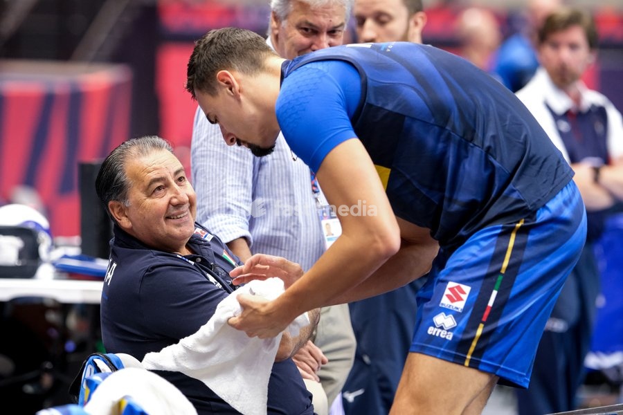 Ferdinando De Giorgi the Head Coach of Italy (L) and Simone Giannelli of the Italy (R) during the Italy vs Finland match at Quarter Final of the CEV Enel EuroVolley 2026 Men at PalaVela in Turin, Italy, on September 23, 2026. Italy loses the match against Finland with a score 2-3