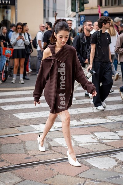 Street Style: A guest is seen outside of the Sportmax fashion show during the Milan Fashion Week - Womenswear Spring/Summer 2027 in Milan, Italy, on 25 September 2026
