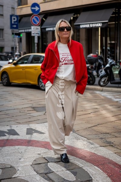 Street Style: A guest is seen outside of the Sportmax fashion show during the Milan Fashion Week - Womenswear Spring/Summer 2027 in Milan, Italy, on 25 September 2026