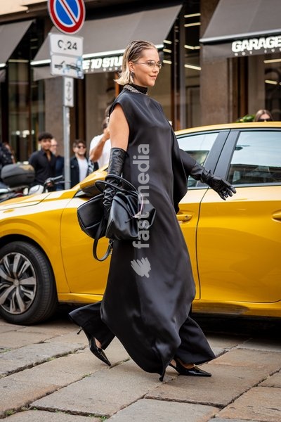 Street Style: A guest is seen outside of the Sportmax fashion show during the Milan Fashion Week - Womenswear Spring/Summer 2027 in Milan, Italy, on 25 September 2026