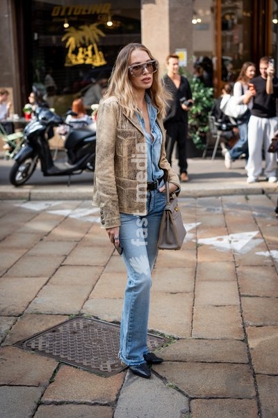 Street Style: A guest is seen outside of the Sportmax fashion show during the Milan Fashion Week - Womenswear Spring/Summer 2027 in Milan, Italy, on 25 September 2026