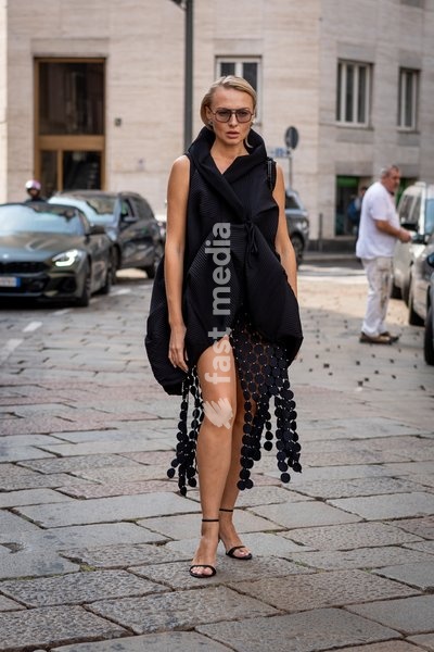 Street Style: A guest is seen outside of the Sportmax fashion show during the Milan Fashion Week - Womenswear Spring/Summer 2027 in Milan, Italy, on 25 September 2026