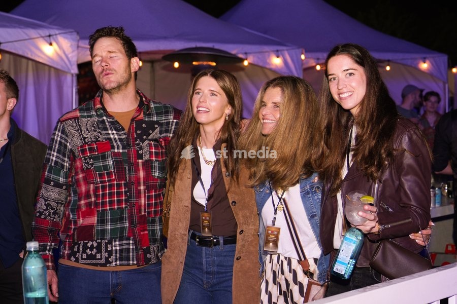 Actor, Chris Pratt and his wife Katherine Schwarzenegger along with his sister-in-law Christina Schwarzenegger and mother-in-law Maria Shriver, dance together together while the Temptations perform at the One805Live! benefit concert with proceeds benefitting first responders of Santa Barbara…