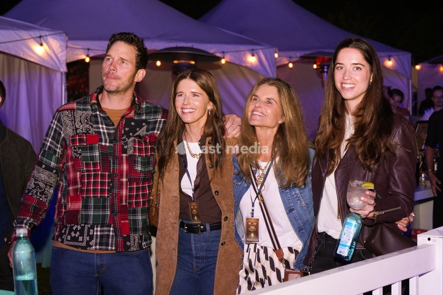 Actor, Chris Pratt and his wife Katherine Schwarzenegger along with his sister-in-law Christina Schwarzenegger and mother-in-law Maria Shriver, dance together together while the Temptations perform at the One805Live! benefit concert with proceeds benefitting first responders of Santa Barbara…