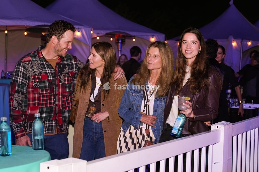 Actor, Chris Pratt and his wife Katherine Schwarzenegger along with his sister-in-law Christina Schwarzenegger and mother-in-law Maria Shriver, dance together together while the Temptations perform at the One805Live! benefit concert with proceeds benefitting first responders of Santa Barbara…