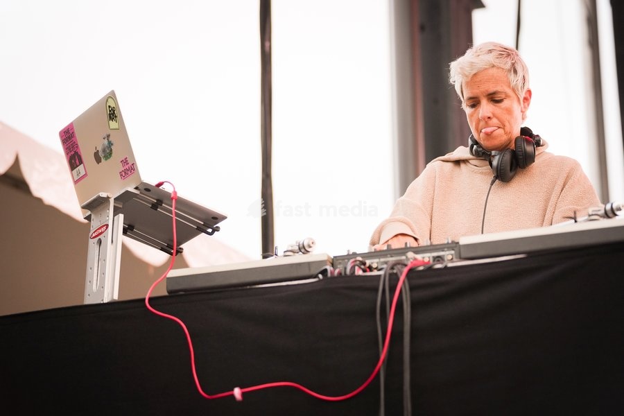 English DJ, singer and songwriter, Samantha Ronson, performs night one of the One805Live! benefit concert with proceeds benefitting first responders of Santa Barbara County. Carpinteria, USA, Friday 25th September 2026