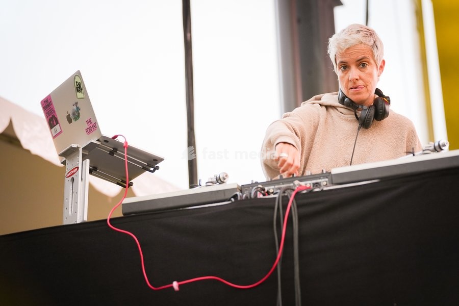 English DJ, singer and songwriter, Samantha Ronson, performs night one of the One805Live! benefit concert with proceeds benefitting first responders of Santa Barbara County. Carpinteria, USA, Friday 25th September 2026