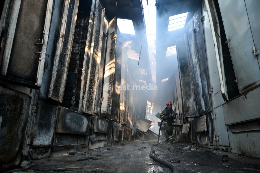 A State Emergency Service rescuer carries a fire hose as he walks along a smoke-filled passageway to extinguish a fire at the Central Clothes Market (Anholenko) in Zaporizhzhia, Ukraine, September 26, 2026. The market sustained significant damage in a Russian drone attack