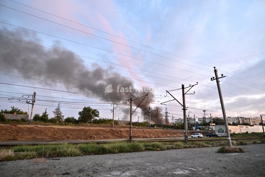 A plume of smoke rises from a Russian drone strike at the Central Clothes Market (Anholenko) in Zaporizhzhia, Ukraine, September 26, 2026