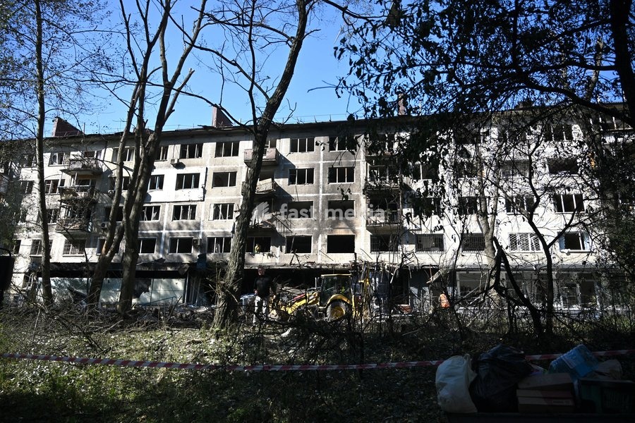 An apartment block in the Solomianskyi district is damaged by a Russian drone attack, Kyiv, Ukraine, September 26, 2026. During the morning assault on the capital, a Russian drone exploded close to the residential building. A fire covering 400 square metres broke out, destroying a supermarket on…