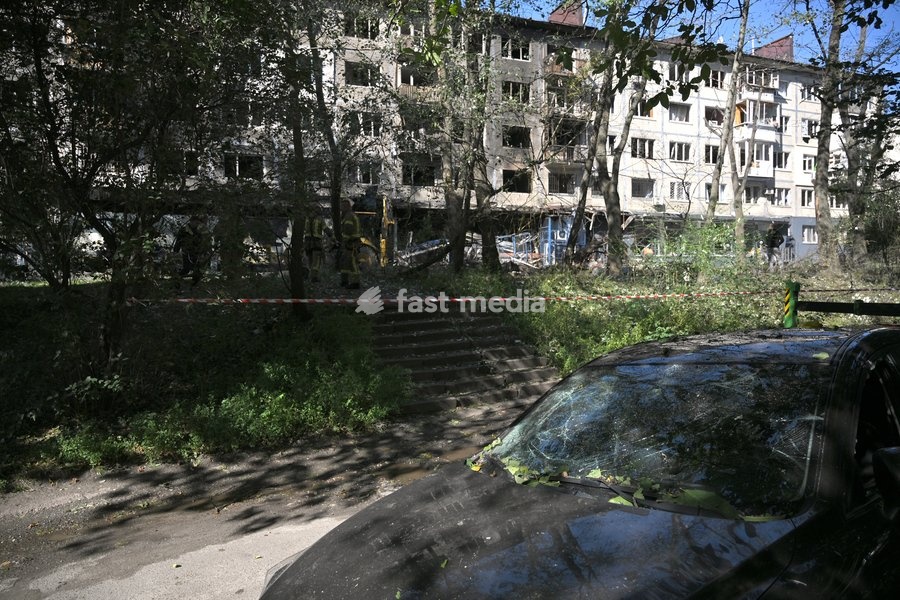 An apartment block in the Solomianskyi district is damaged by a Russian drone attack, Kyiv, Ukraine, September 26, 2026. During the morning assault on the capital, a Russian drone exploded close to the residential building. A fire covering 400 square metres broke out, destroying a supermarket on…