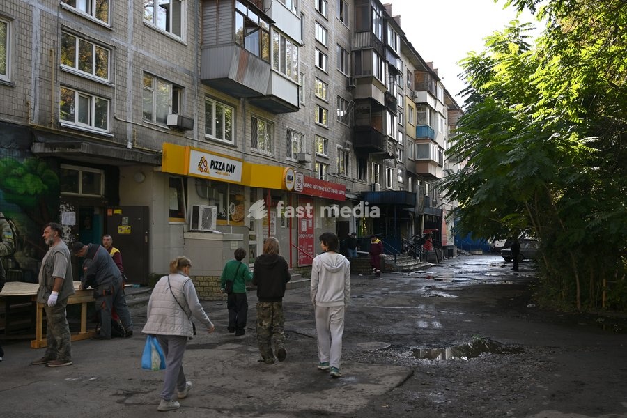 People walk past a five-storey apartment block in the Solomianskyi district, damaged by a Russian drone attack, Kyiv, Ukraine, September 26, 2026. During the morning assault on the capital, a Russian drone exploded close to the residential building. A fire covering 400 square metres broke out,…