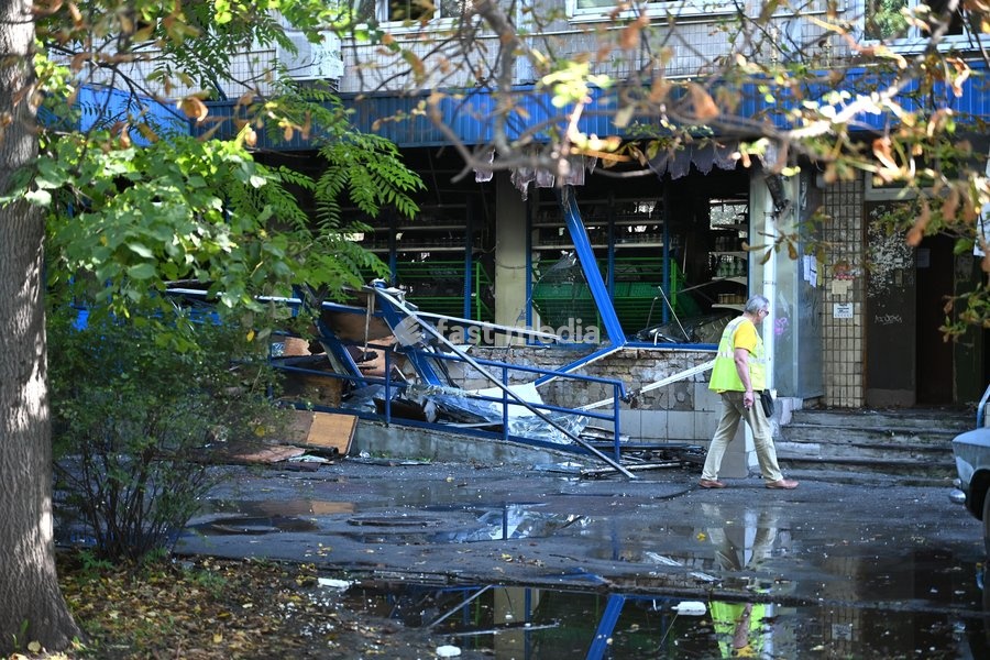 A supermarket on the ground floor of a five-storey apartment block in the Solomianskyi district is damaged by a Russian drone attack, Kyiv, Ukraine, September 26, 2026. During the morning assault on the capital, a Russian drone exploded close to the residential building. A fire covering 400 square…