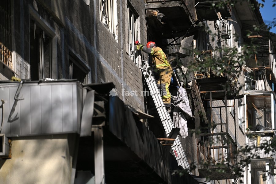 A State Emergency Service rescuer stands on a telescopic ladder at an apartment block in the Solomianskyi district, damaged by a Russian drone attack, Kyiv, Ukraine, September 26, 2026. During the morning assault on the capital, a Russian drone exploded close to the residential building. A fire…