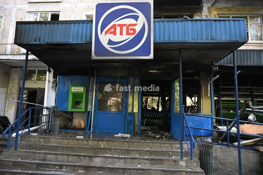 A supermarket on the ground floor of a five-storey apartment block in the Solomianskyi district is damaged by a Russian drone attack, Kyiv, Ukraine, September 26, 2026. During the morning assault on the capital, a Russian drone exploded close to the residential building. A fire covering 400 square…