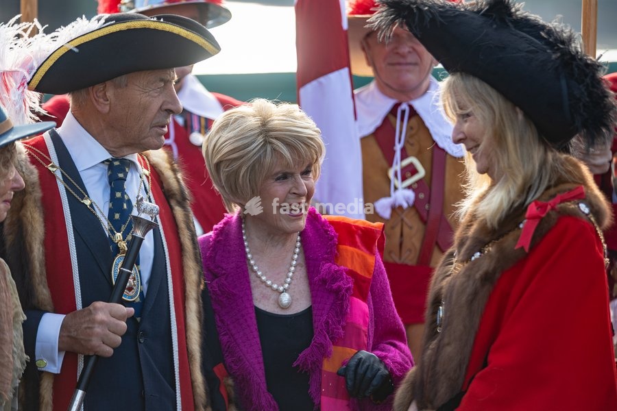 Gloria Hunniford OBE leads the Woolmens' Sheep Drive across Southwark Bridge, London, UK, on 27 September 2026. The broadcaster, who became a Freeman of the City of London earlier this year, led the annual drive to mark 80 years in entertainment, joined by Master Woolman David Hopkins, Lady Mayor…