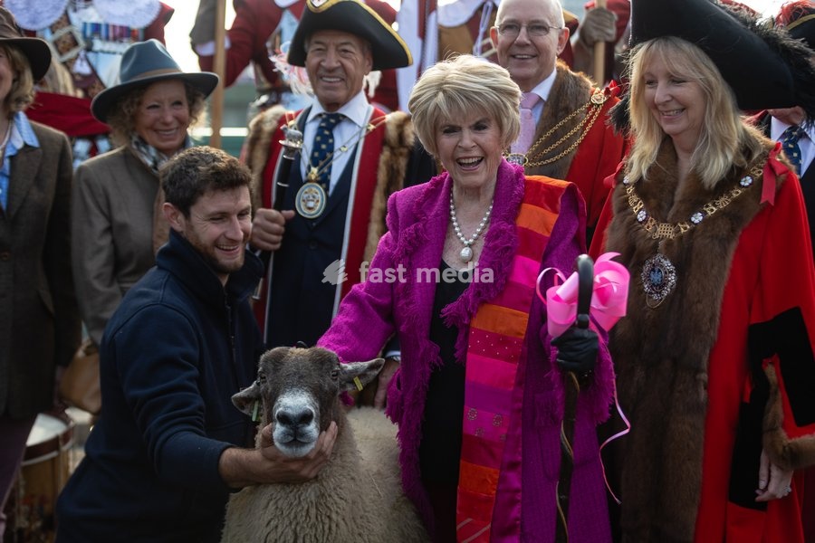 Gloria Hunniford OBE leads the Woolmens' Sheep Drive across Southwark Bridge, London, UK, on 27 September 2026. The broadcaster, who became a Freeman of the City of London earlier this year, led the annual drive to mark 80 years in entertainment, joined by Master Woolman David Hopkins, Lady Mayor…