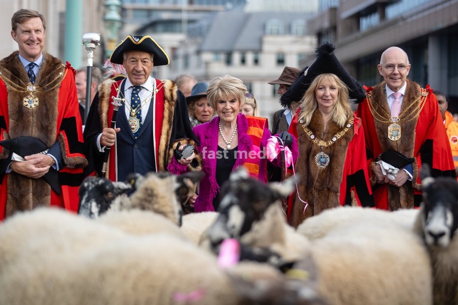 Gloria Hunniford OBE leads the Woolmens' Sheep Drive across Southwark Bridge, London, UK, on 27 September 2026. The broadcaster, who became a Freeman of the City of London earlier this year, led the annual drive to mark 80 years in entertainment, joined by Master Woolman David Hopkins, Lady Mayor…