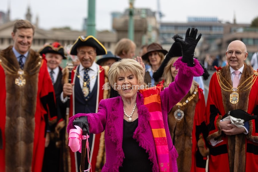 Gloria Hunniford OBE leads the Woolmens' Sheep Drive across Southwark Bridge, London, UK, on 27 September 2026. The broadcaster, who became a Freeman of the City of London earlier this year, led the annual drive to mark 80 years in entertainment, joined by Master Woolman David Hopkins, Lady Mayor…