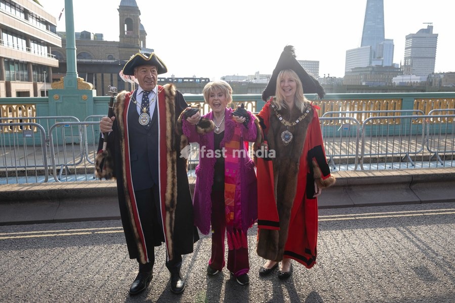 Gloria Hunniford OBE leads the Woolmens' Sheep Drive across Southwark Bridge, London, UK, on 27 September 2026. The broadcaster, who became a Freeman of the City of London earlier this year, led the annual drive to mark 80 years in entertainment, joined by Master Woolman David Hopkins, Lady Mayor…