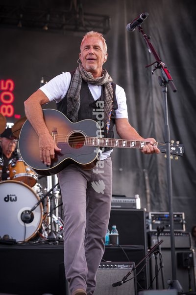 Academy award winner, actor, director and musician, Kevin Costner, performs along with his band Modern West at the One805Live! benefit concert with proceeds benefitting first responders of Santa Barbara County. Kevin is also the host of One805Live! for the last 3 years at his estate. Carpinteria,…