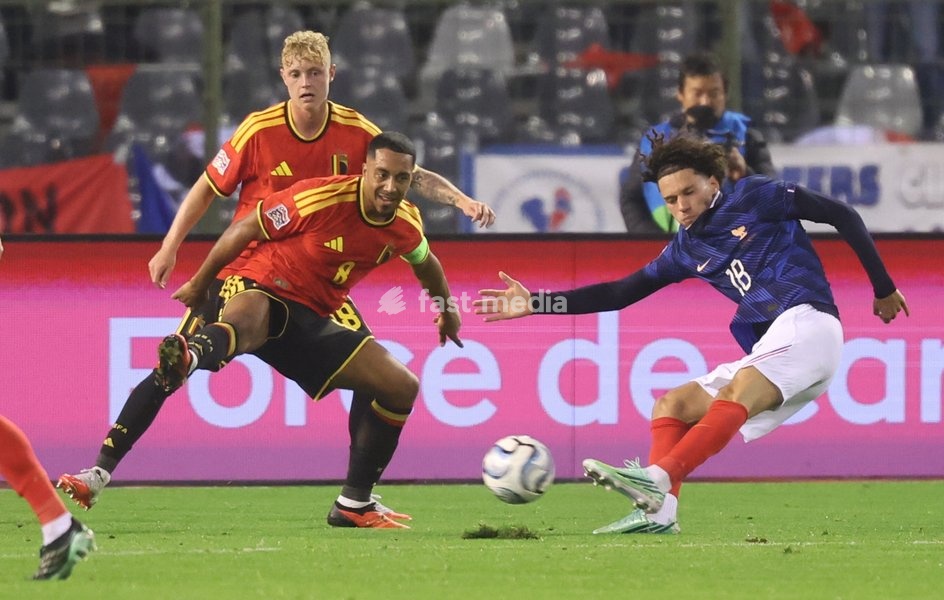 Belgium's Youri Tielemans and France's Maghnes Akliouche fight for the ball during a soccer game between Belgian national team Red Devils and France, on Monday 28 September 2026 in Brussels, the second game of the UEFA Nations League group stage