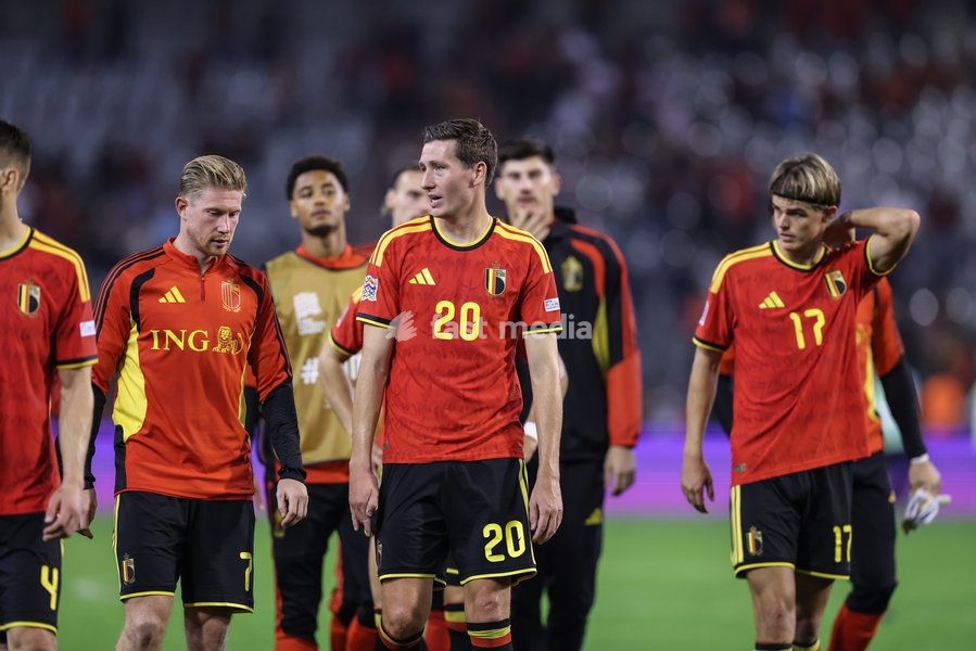 Belgium's players look dejected after a soccer game between Belgian national team Red Devils and France, on Monday 28 September 2026 in Brussels, the second game of the UEFA Nations League group stage