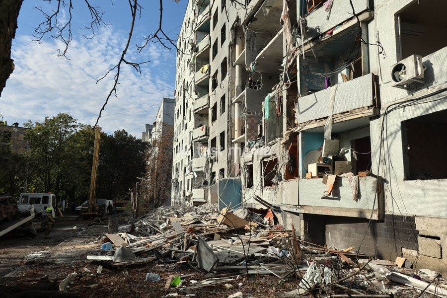 A multi-storey residential building damaged by a Russian glide bomb strike in Kharkiv, Ukraine, on September 28, 2026. Russian forces launched glide bomb strikes on the Kyivskyi and Saltivskyi districts of Kharkiv, with one bomb hitting the apartment building. More than 35 people, including…