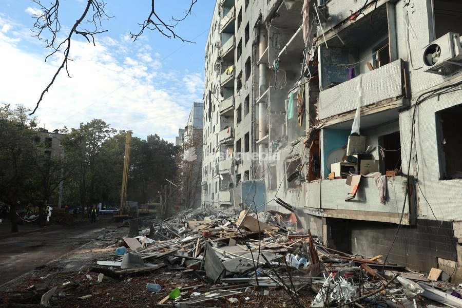 A multi-storey residential building damaged by a Russian glide bomb strike in Kharkiv, Ukraine, on September 28, 2026. Russian forces launched glide bomb strikes on the Kyivskyi and Saltivskyi districts of Kharkiv, with one bomb hitting the apartment building. More than 35 people, including…